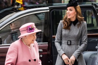 Kate Middleton se posebno skockala za rijedak izlazak s kraljicom Elizabetom