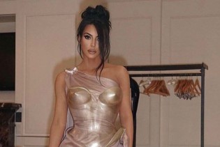 Kim Kardashian navodno plaća paparazze da fotošopiraju njene fotke