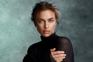 Irina Shayk uz lakirani sako nosi samo donje rublje i prozirne najlonke