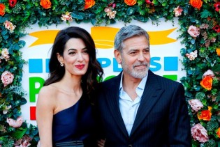 Amal Clooney ponovno zablistala na crvenom tepihu, ovaj put u kombinezonu