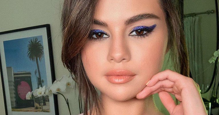 Ni Selena Gomez nije odoljela najpopularnijoj suknji na Instagramu