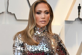 J.Lo u izazovnom badiću potvrdila da su godine za nju samo broj