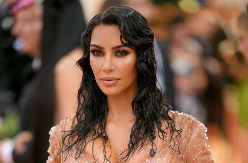 Kim Kardashian: Efektna haljina koja je "kapala" po crvenom tepihu