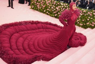 Cardi B je u Thom Browne haljini osvojila crveni tepih Met Gale 2019.