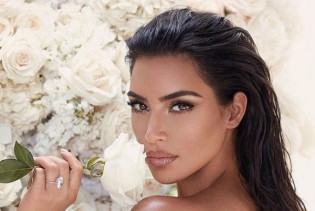 Kim Kardashian nosi prave ruže umjesto majice