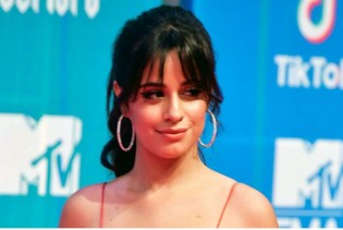 Camila Cabello izgleda neprepoznatljivo s plavom kosom