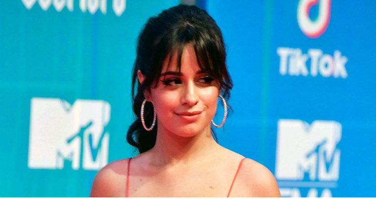 Camila Cabello izgleda neprepoznatljivo s plavom kosom