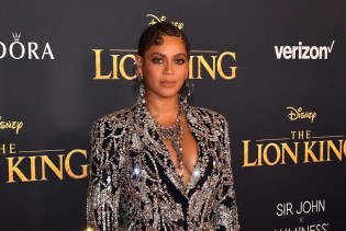 Beyonce i Blue Ivy zablistale u usklađenim izdanjima na premijeri Kralja lavova