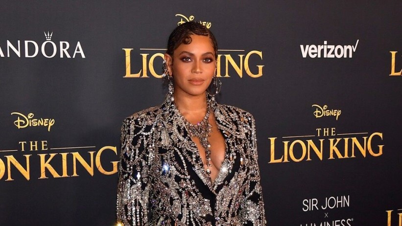 Beyonce i Blue Ivy zablistale u usklađenim izdanjima na premijeri Kralja lavova