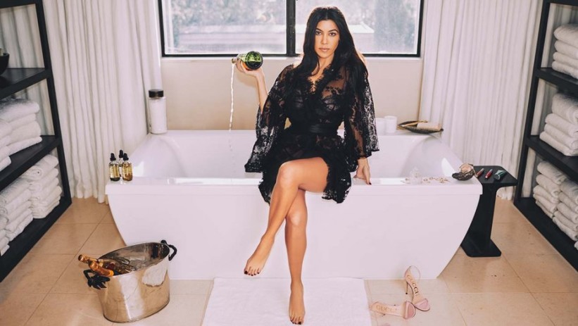 Kourtney Kardashian izgleda neprepoznatljivo s dugom plavom kosom