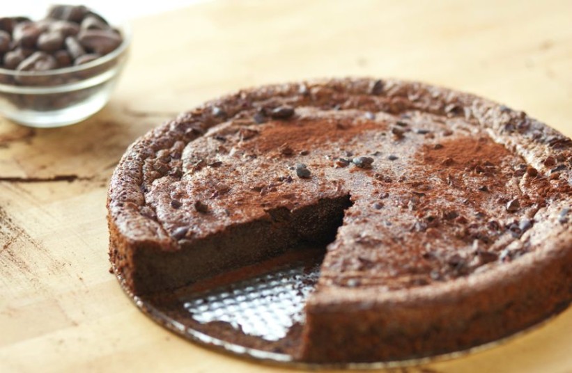 Za (ne)najavljene goste: Brza čokoladna torta gotova za samo 20 minuta