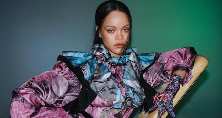 Rihanna blista na naslovnici Voguea u izdanju u kakvom je viđamo rijetko