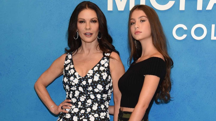 Catherine Zeta-Jones i njena kći na naslovnici časopisa izgledaju kao blizanke