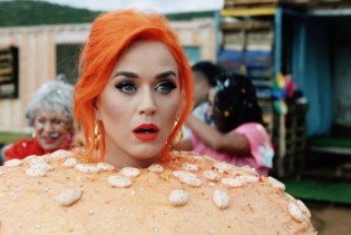 Katy Perry optužena za seksualno zlostavljanje glumca u vlastitom spotu