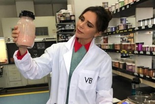 Victoria Beckham dala mali "sneak peek" svoje beauty linije na Instagramu