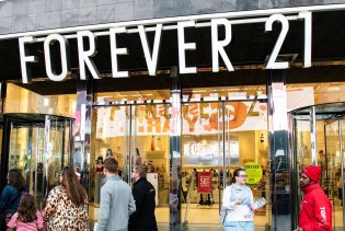 Nakon trideset godina Forever 21 službeno je objavio bankrot