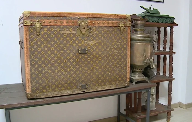 Penzioneri u Ukrajini odlagali kukuruz u retro Louis Vuitton sanduk ne znajući koliko vrijedi