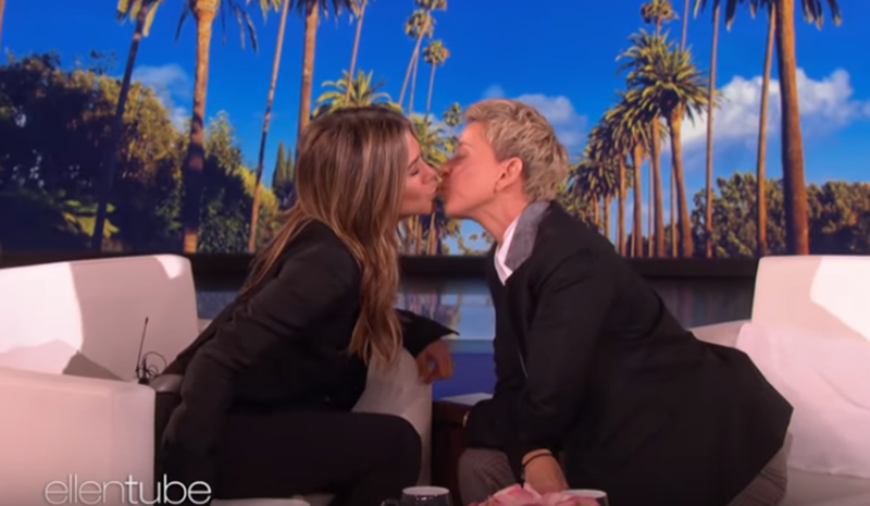 Jennifer Aniston poljubila u usta voditeljicu Ellen DeGeneres