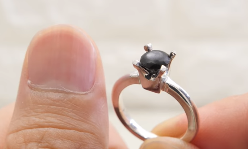 Japanac sakupljao nokte godinu dana da bi od njih napravio zaručnički prsten