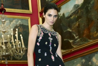 Kendall Jenner, Chiara Ferragni i Chris Lee u kampanji za "Giambattista Valli x H&M" kolekciju