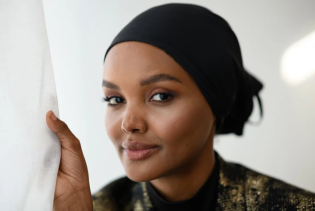 Model s hidžabom Halima Aden krasi naslovnicu modnog časopisa Essence