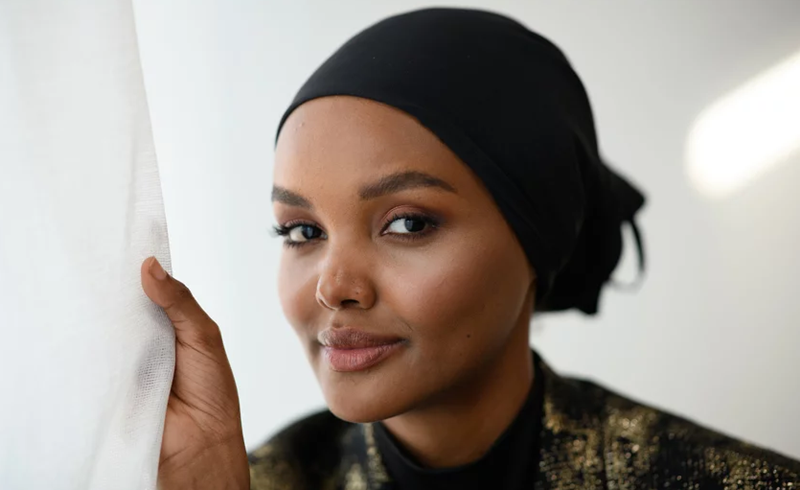 Model s hidžabom Halima Aden krasi naslovnicu modnog časopisa Essence