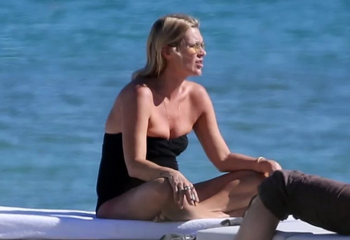 Kate Moss pobjegla na jug i na plažama Miamija pokazala atribute