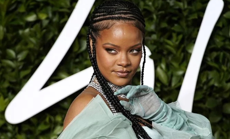 Rihanna: Prozirne hlače s efektom jačim i od minice