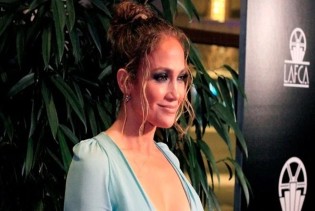 Jennifer Lopez: Haljina koja se vadi iz ormara tek kada zahladi