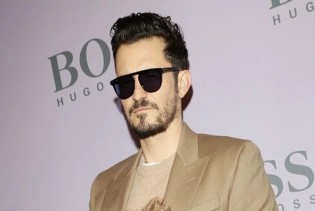 Orlando Bloom na modnu reviju došao sa psom, čak su se i modno uskladili