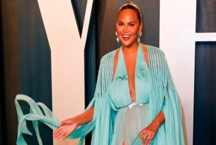 Chrissy Teigen priznala da je požalila zbog plastične operacije
