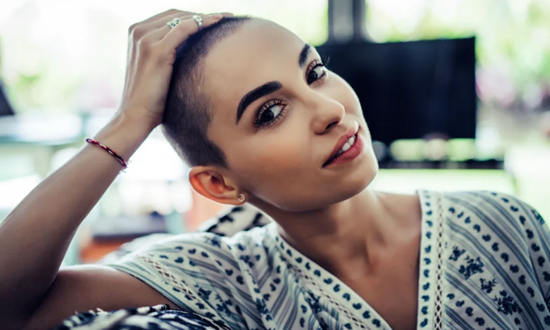 Žene sve češće briju glavu, evo i zbog čega