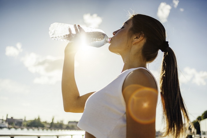 Koliko vode treba dnevno da popijete i od čega to zavisi?