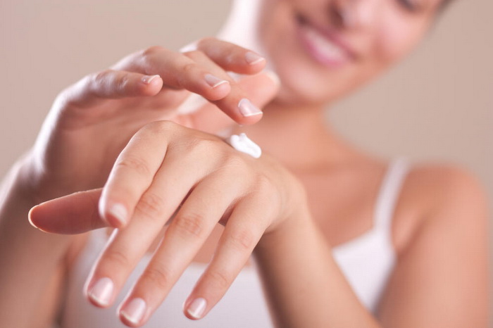 Kako pravilno njegovati kožu ruku tokom zime