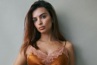 Emily Ratajkowski pozirala potpuno gola i pokazala trbuščić