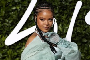 Rihanna o korištenju hadisa na reviji: Duboko se izvinjavam braći muslimanima