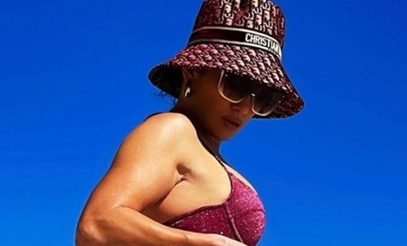 Jennifer Lopez istaknula stražnjicu u bikiniju, fanovi je napali