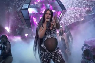 Cardi B na dodjeli BET nagrada otkrila da je trudna