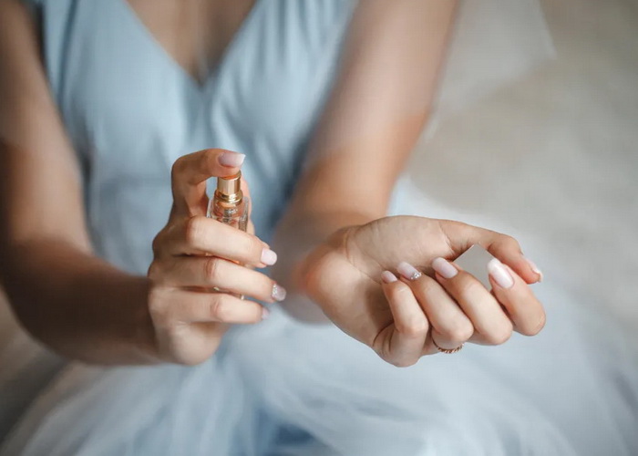 Pet trikova za duže trajanje parfema