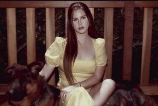 Lana Del Rey predstavila dugoočekivani album "Blue Banisters"