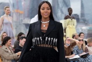 Naomi Campbell zatvorila reviju modne kuće Alexander McQueen