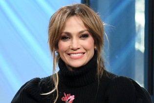 J.Lo u "magičnim" trapericama u kojima svaka žena može izgledati mršavije