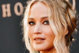 Jennifer Lawrence otkrila da je skoro stradala na letu nakon otkazivanja motora