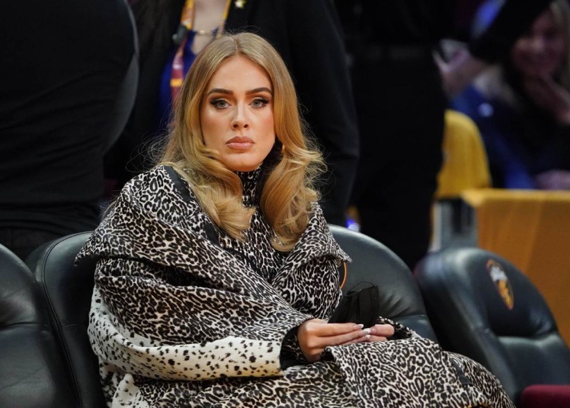 Adele glamuroznim outfitom pokazala da je najveća zvijezda