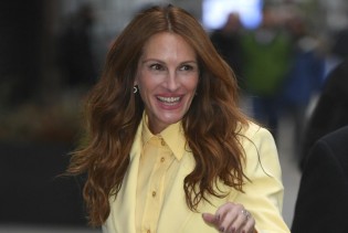 Julia Roberts u kombinaciji koju sve više žena bira za svečane prilike