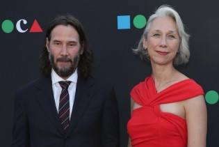 Keanu Reeves se nakon dužeg vremena pojavio s djevojkom na crvenom tepihu