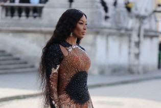 Naomi Campbell (53) prošetala modnom pistom u Londonu