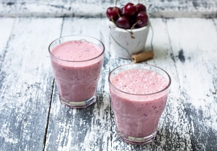 Smoothie od višanja i badema