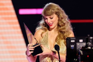 Taylor Swift za ponovno snimljeni album osvojila American Music Award
