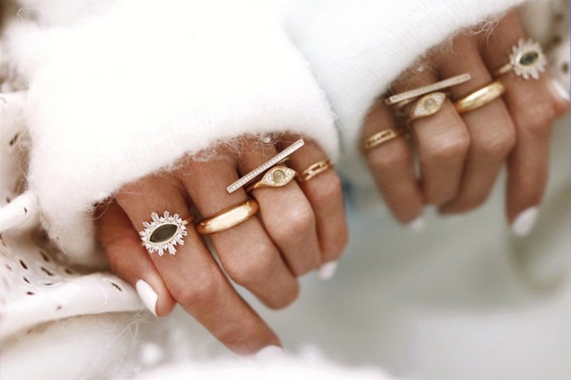 Poigrajte se nakitom: Prstenje u nizovima, efektan modni trend